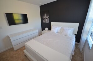 6 bedrooms, desk, iron/ironing board, travel cot
