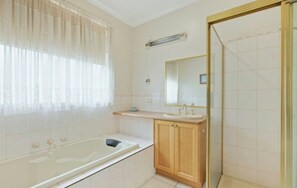 Bathroom - Cricklewood Silverleaves (Silverleaves)
