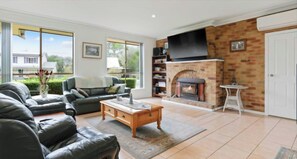 Living area - Cricklewood Silverleaves (Silverleaves)