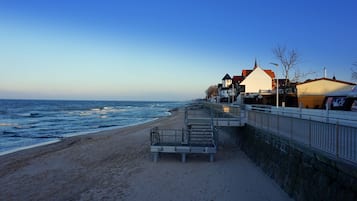 Una spiaggia nelle vicinanze