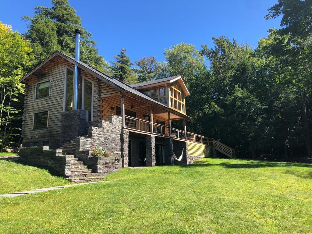 Mountain House between Woodstock & Hunter with tennis & pool
