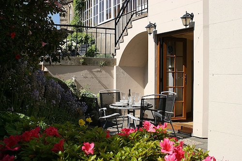 Kingsview Apartment -  an apartment that sleeps 5 guests  in 2 bedrooms