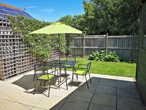 Outdoor dining - 2 bedroom accommodation in Highbridge (Highbridge)