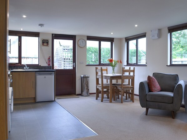Interior - 2 bedroom accommodation in Highbridge (Highbridge)