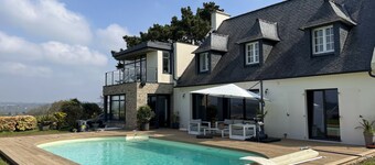 Large house 5 bed. 2bth., heated pool and seaview, ideal family with children