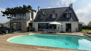 Outdoor pool, a heated pool - Large house 5 bed. 2bth., heated pool and seaview, ideal family with children (Kersinic)