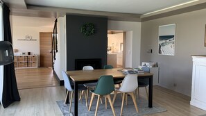 Dining - Large house 5 bed. 2bth., heated pool and seaview, ideal family with children (Kersinic)