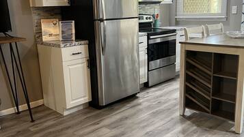 Coffee/tea maker, fridge, microwave, oven