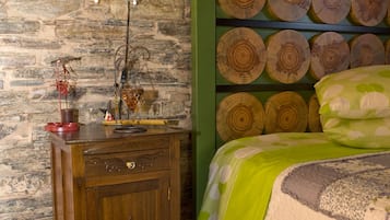 Escritorio, tabla de planchar con plancha, cuna de viaje y wifi gratis