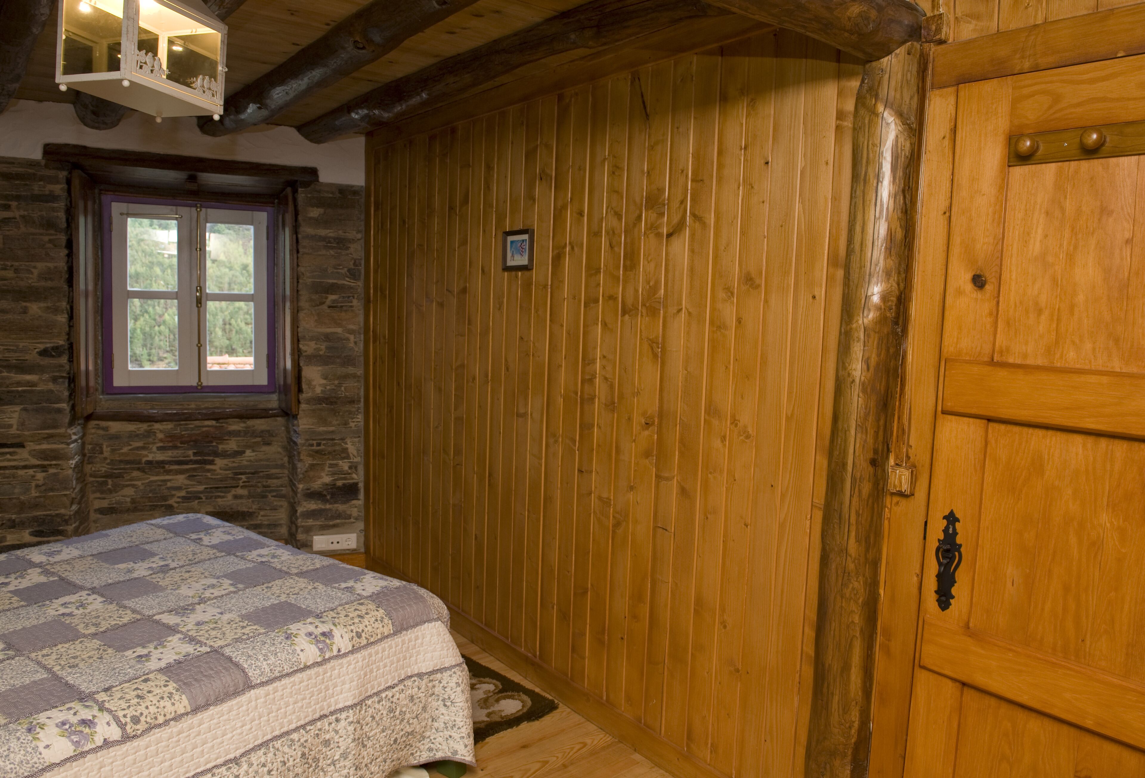 Bureau, fer et planche à repasser, lit parapluie, Wi-Fi gratuit