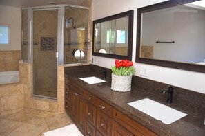 Duschwanne, Whirlpool, Haartrockner, Bidet