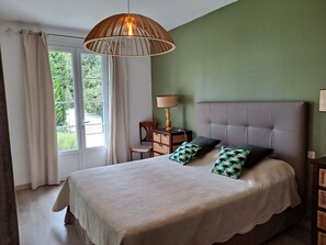 5 bedrooms, iron/ironing board, travel cot, WiFi