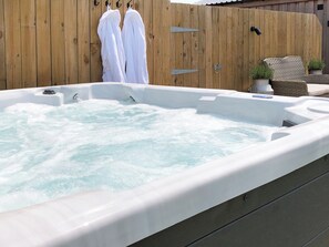 Bain à remous extérieur