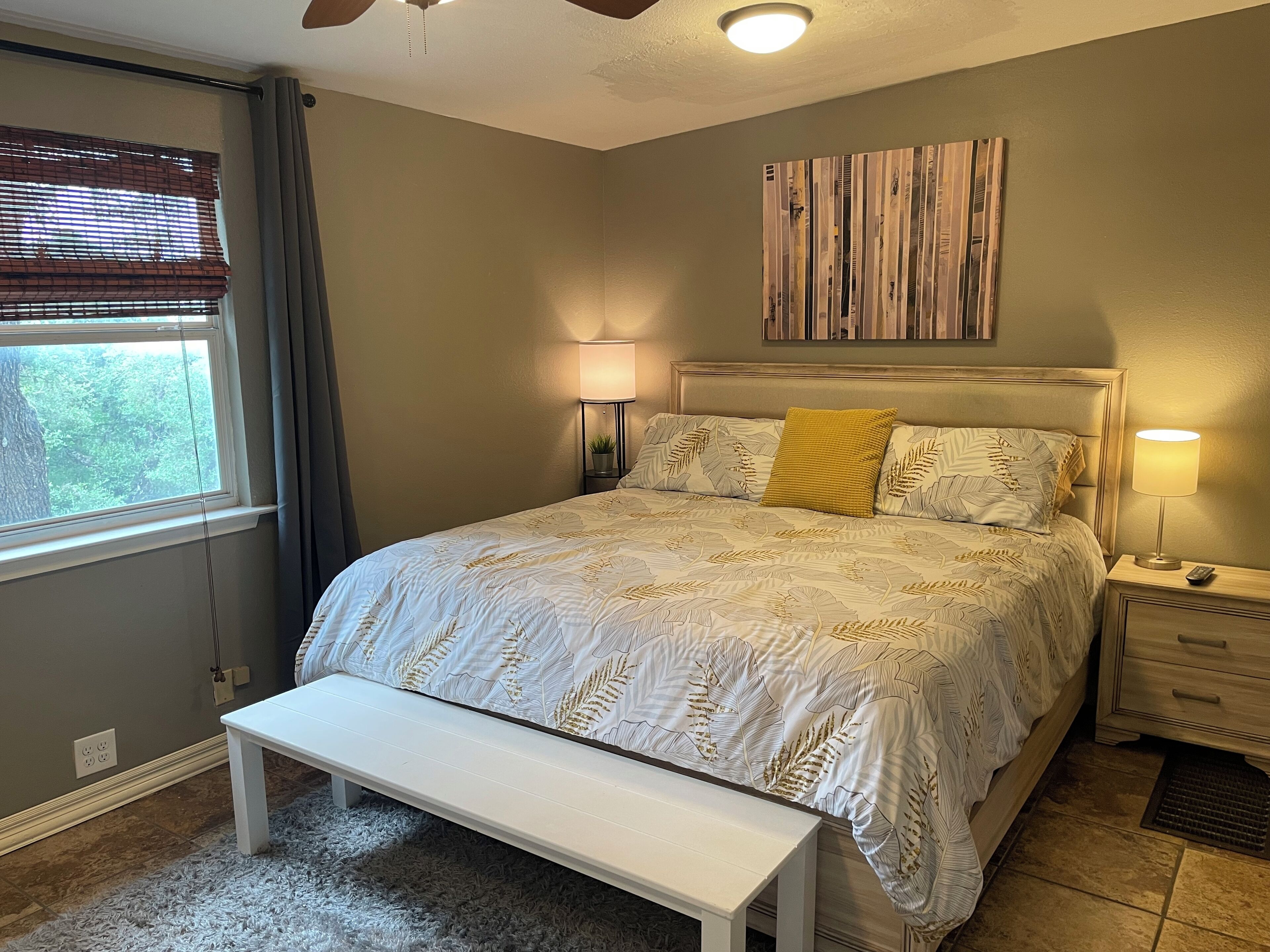 2/1 Lake House: Walk to water park, lake, marina, restaurant