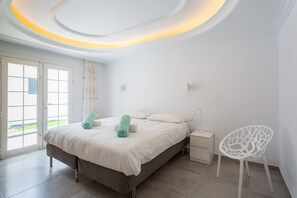 10 Schlafzimmer, Bügeleisen/Bügelbrett, Reisekinderbett