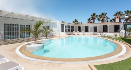 Villa Alamos Park, Golf Del Sur - Huge 10 bed villa with private pool