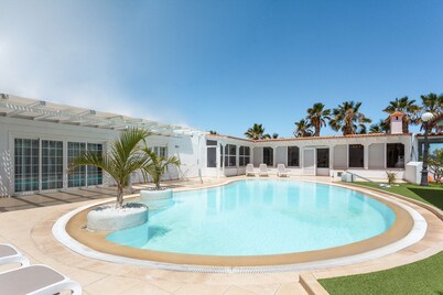 Villa Alamos Park, Golf Del Sur - Huge 10 bed villa with private pool