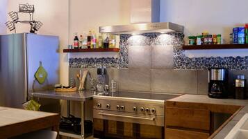 Fridge, microwave, oven, coffee/tea maker