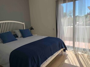 3 slaapkamers, een bureau, een strijkplank/strijkijzer, gratis wifi