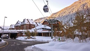 A ski resort with a cable car, snow-covered buildings, and a mountainous backdrop. - Val de Ruda Luxe 20 by FeelFree Rentals (Val de Ruda)