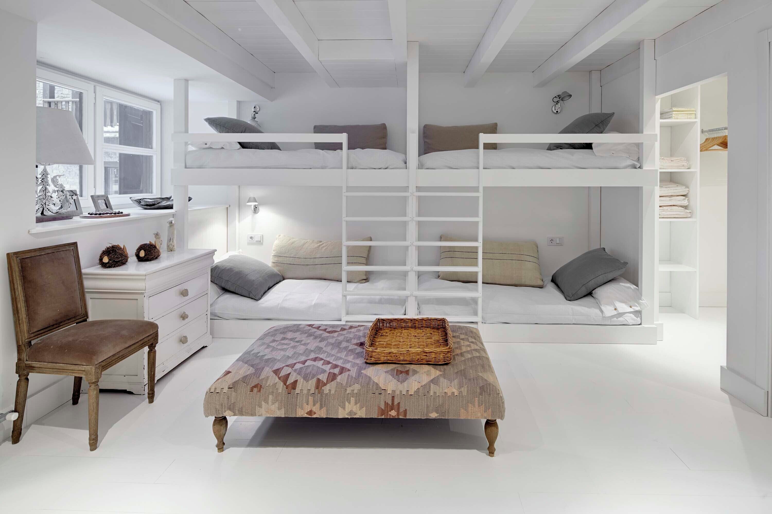 4 dormitorios, tabla de planchar con plancha, wifi gratis y ropa de cama
