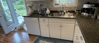 Charming Oceanview Home Plus... Artists' Studio/cottage