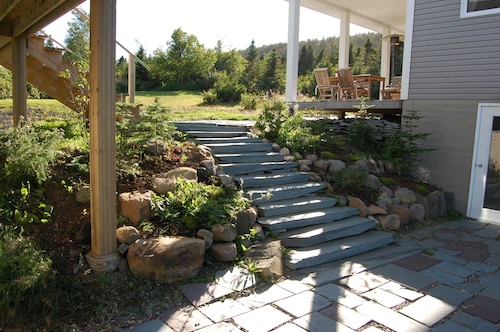 Charming Oceanview Home Plus... Artists' Studio/cottage