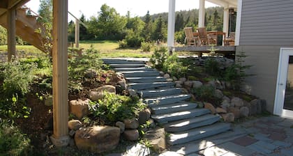 Charming Oceanview Home Plus... Artists' Studio/cottage