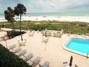 Piscina all'aperto, una piscina riscaldata