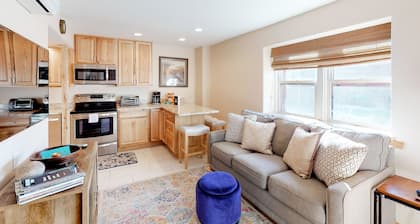 Charming open layout retreat w/prime location in downtown Durango