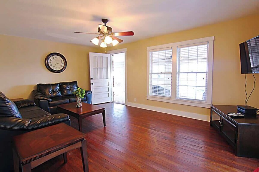 501#d - Right Downtown With Balcony/full Kitchen! - Alabama