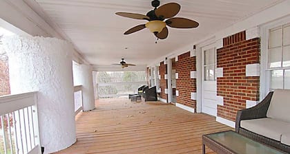 501#D - Right Downtown with Balcony/Full Kitchen!