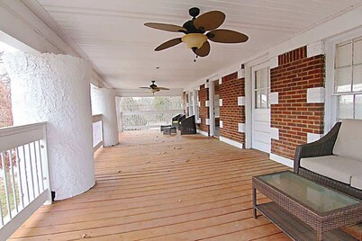 501#D - Right Downtown with Balcony/Full Kitchen!