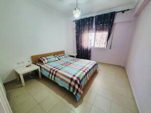 2 sovrum, strykjärn/strykbräda och sängkläder