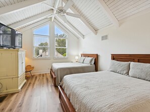 4 bedrooms, iron/ironing board, Internet, bed sheets