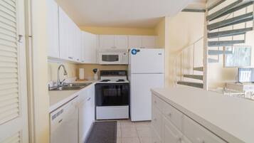 Refrigerador, microondas, horno y lavavajillas