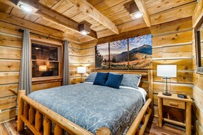 2 bedrooms, iron/ironing board, free WiFi, bed sheets - 300MB WIFI, A+ Location, Hot Tub, Fire Pit, Arcade (Sevierville)