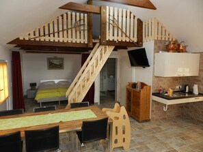 1 غرفة نوم وسرير سفر وخدمة الإنترنت وملاءات أسرّة