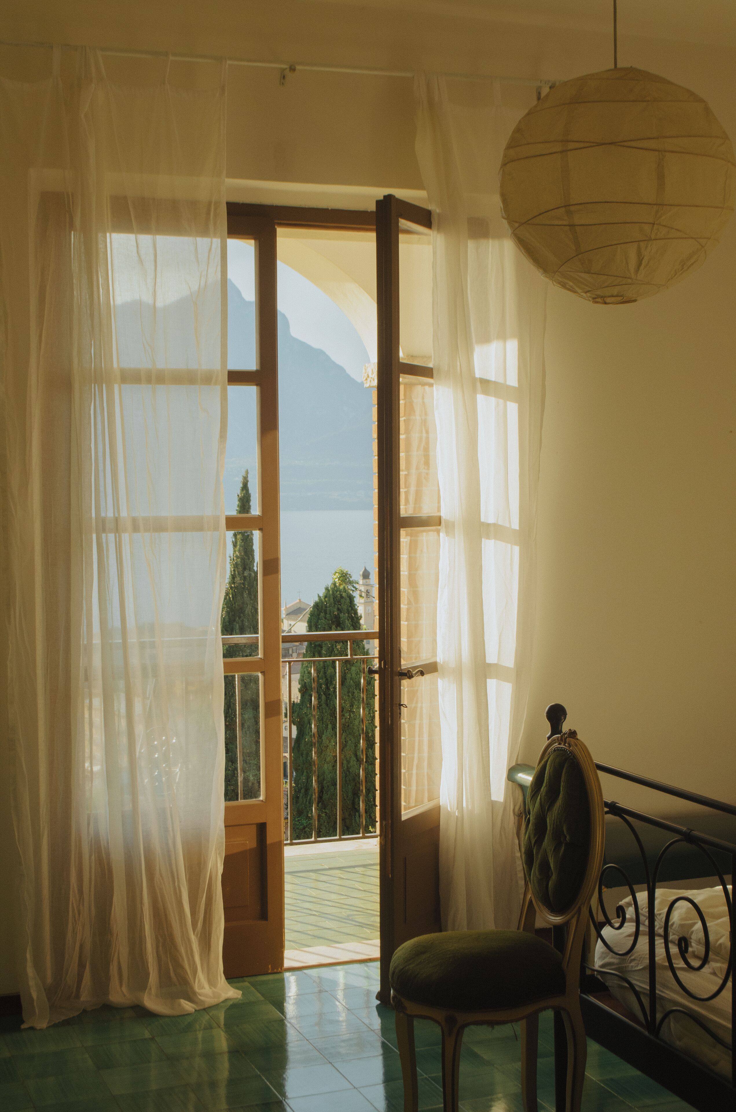 2 chambres, bureau, fer et planche à repasser, draps fournis