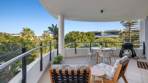 Outdoor dining - COTTON BEACH APARTMENT 35 - POOL VIEWS (Casuarina)