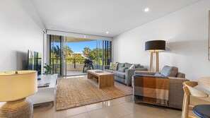 TV, Netflix, streaming services - COTTON BEACH APARTMENT 35 - POOL VIEWS (Casuarina)