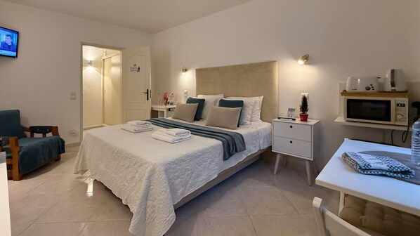 1 soverom, safe på rommet, strykejern/-brett og wi-fi (inkludert)