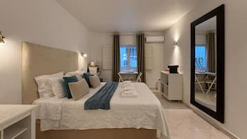 1 slaapkamer, een kluis op de kamer, een strijkplank/strijkijzer