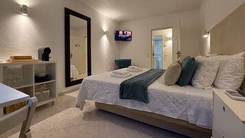 1 bedroom, in-room safe, iron/ironing board, free WiFi