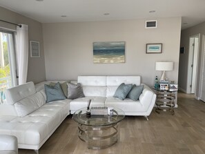 Living area - Boater’s Dream in Key Largo, Canal-Front Dock & Ocean Access. Secluded Oasis (Key Largo)