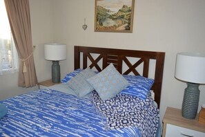 3 slaapkamers, een strijkplank/strijkijzer, gratis wifi, beddengoed