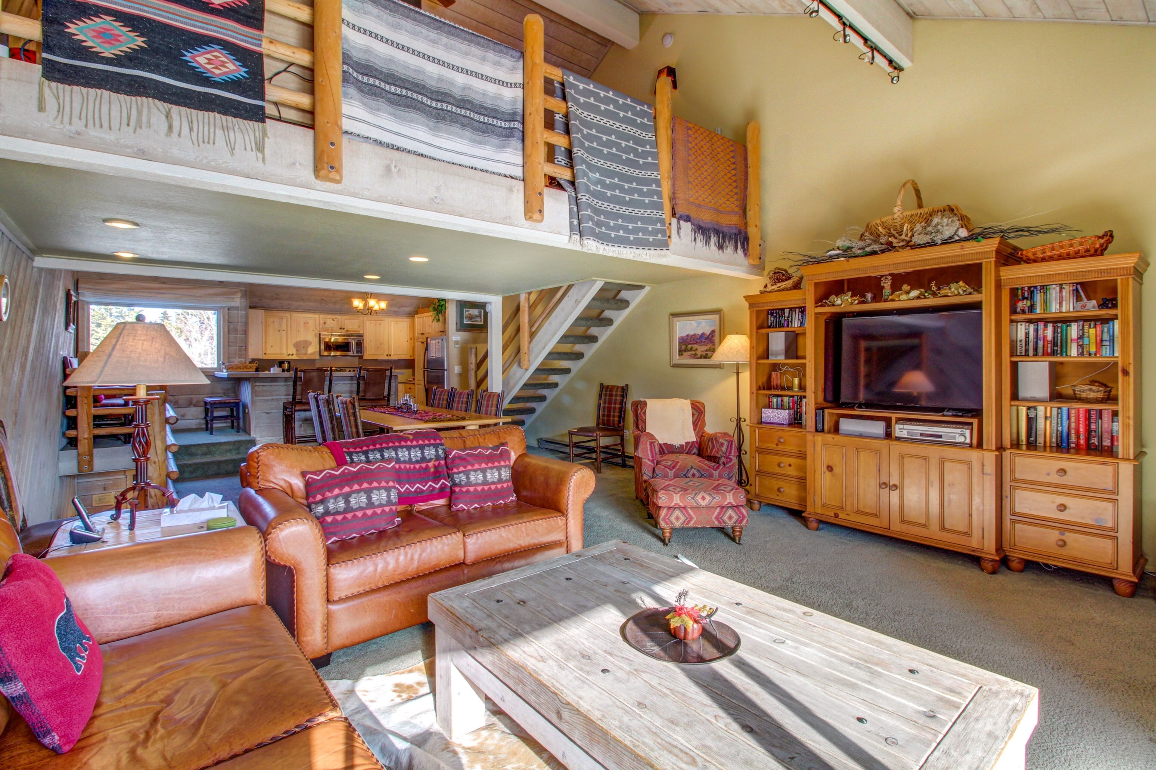 Flat-screen TV, fireplace, DVD player, stereo