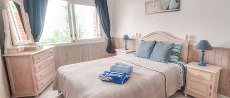 1 bedroom, in-room safe, desk, iron/ironing board