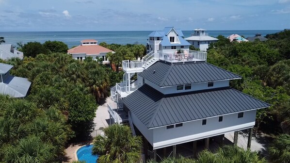 Exterior - Private Luxury Beach Escape, Heated Pool • 2 Golf Carts • Steps from the Sand (Captiva)