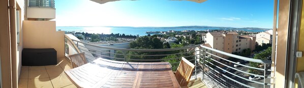 Property grounds - T2 ⭐⭐⭐ Swimming pool, Parking, WiFi, Netflix, Air conditioning, Terrace EXTRA view! (Sète)